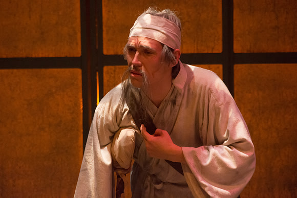 Tree-ear is an orphan boy in a Korean potters' village. He is content living with Crane-man under a bridge barely surviving on scraps of food. All that changes when he sees master potter Min making hi