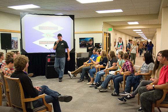 Students have fun at i-night activities before the start of the new semester.