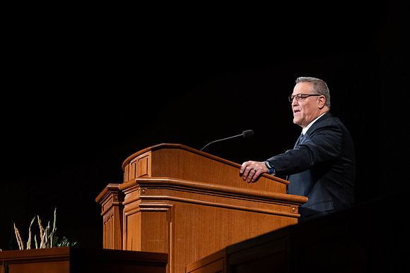 Richard Whiting speaks at the BYUI Devotional.