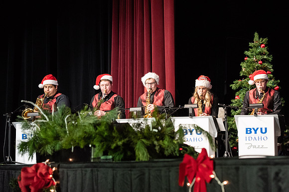Vocal Union & Sound Alliance "Swinging Christmas" concert.