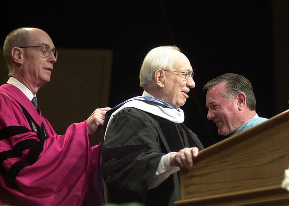 President Gordon B. Hinckley receiving honorary degree.