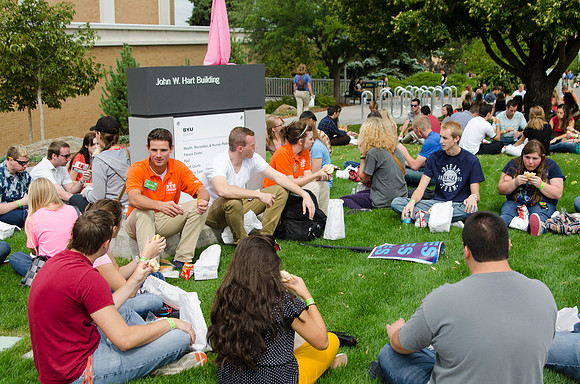 Students and I-team leaders around BYU-Idaho campus eating lunch