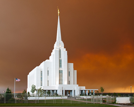 An 110,000 acre fire West of Rexburg with high wind gusts sends a dark eerie cloud over Rexburg.