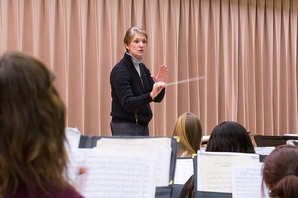 Diane Soelberg directs the Symphony Band during a class rehearsal.