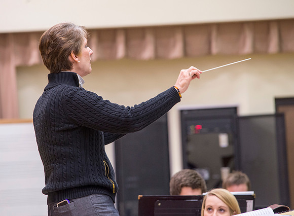 Diane Soelberg directs the Symphony Band during a class rehearsal.