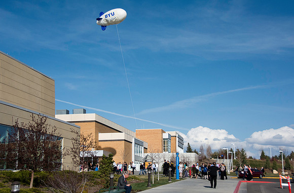 A BYU-Idaho balloon high in the sky marks the way to Graduation at BYU-Idaho.