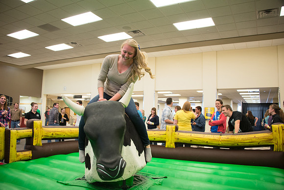 Students kick of the new semester at I-Night.
