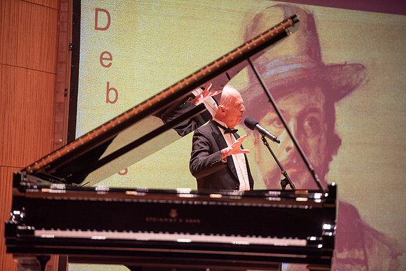 Del Parkinson piano concert in the snow building.
