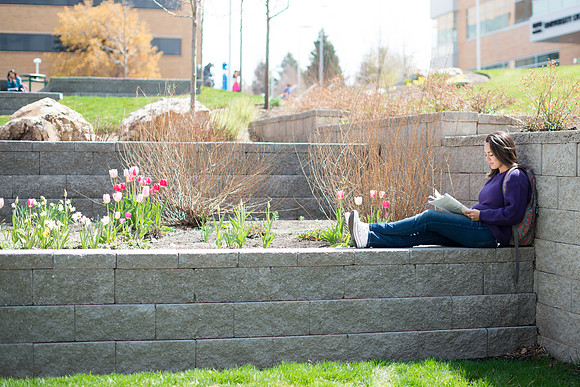 Students gather in the amphitheater the first week of Spring Semester.