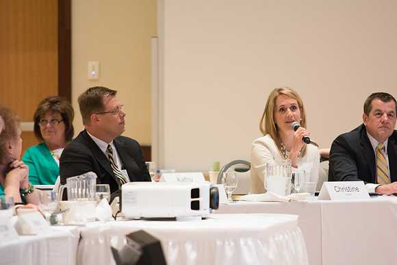 Derek Fey leads a discussion with student leaders at the Presdient's Advancement Council.