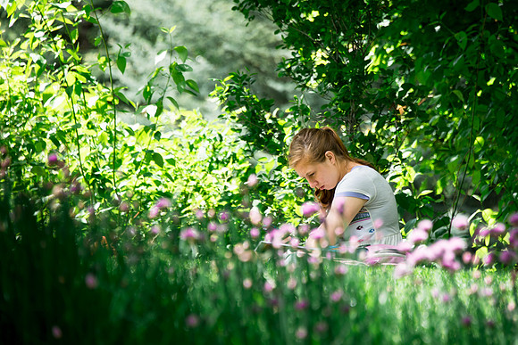 Student studies in the Gardens on a spring morning.