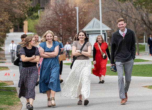 Sunday Devotional With Elder Ulisses Soares - Apr 2025
