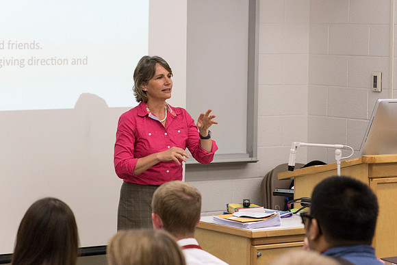 Online Curriculum Development faculty member Rachel Huber leads a workshop.