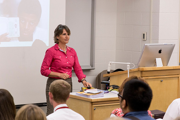 Online Curriculum Development faculty member Rachel Huber leads a workshop.