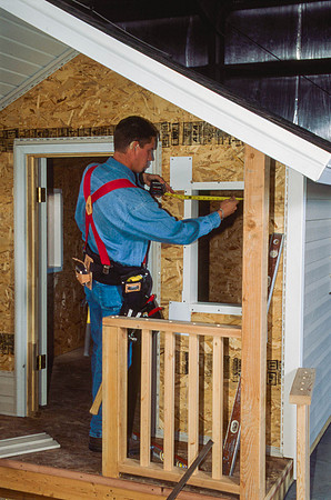 Students work to create a mock of a house for Construction Management. Sep 1997.
