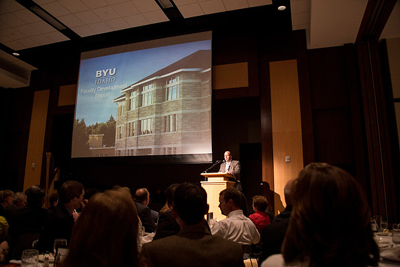 Sid Palmer presented the Faculty Development Report during the banquet.