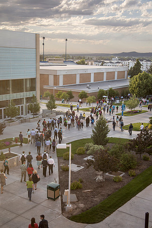 Attendees make their way from the MC to the Hart Gym.