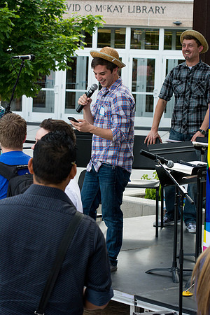 The Brazilian harvest festival, organized by students, featured music games and dancing.