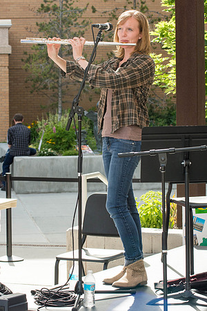 The Brazilian harvest festival, organized by students, featured music games and dancing.