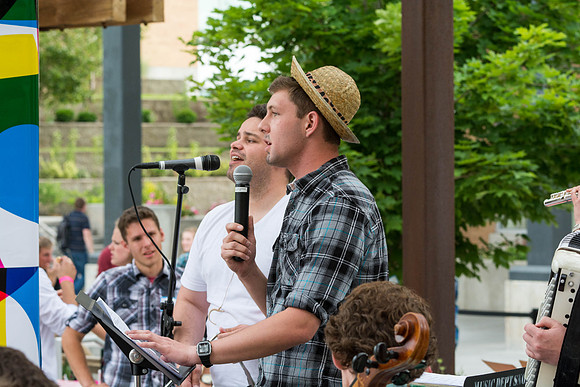 The Brazilian harvest festival, organized by students, featured music games and dancing.