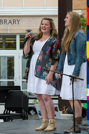 The Brazilian harvest festival, organized by students, featured music games and dancing.
