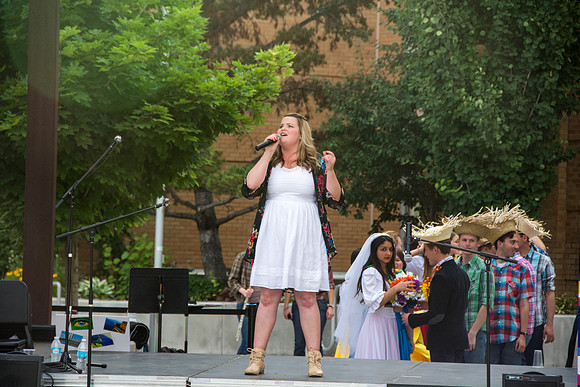 The Brazilian harvest festival, organized by students, featured music games and dancing.