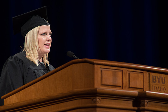 Kadie Foster, Paramedicine Graduate, speaks to fellow graduates.