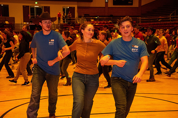 Students participate of the Country Dance Kickoff during the first week of the Winter Semester.
