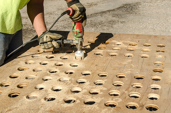 Template for a poop strainer.