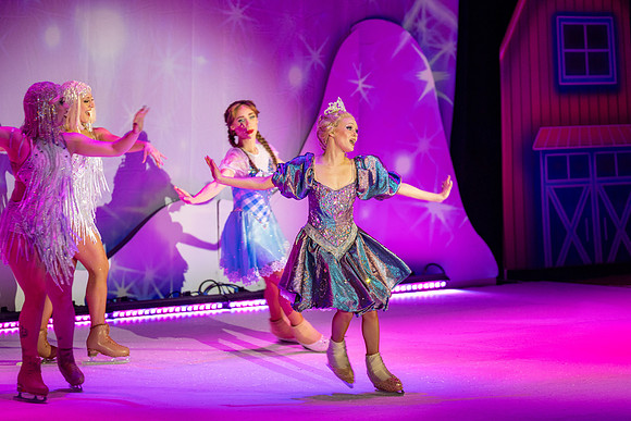 Wizard of Oz on Ice Center Stage Apr 2026