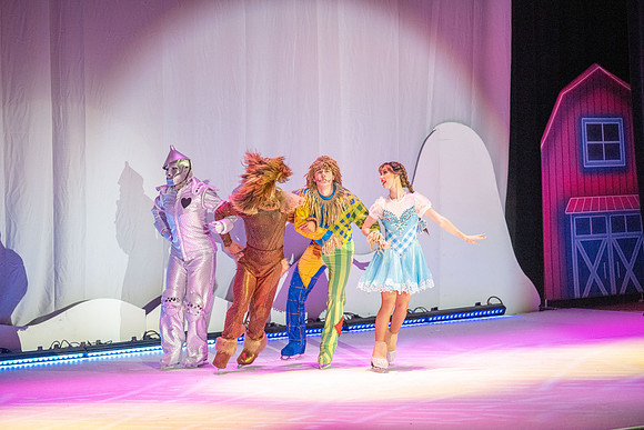 Wizard of Oz on Ice Center Stage Apr 2026