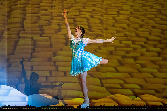 Wizard of Oz on Ice Center Stage Apr 2026
