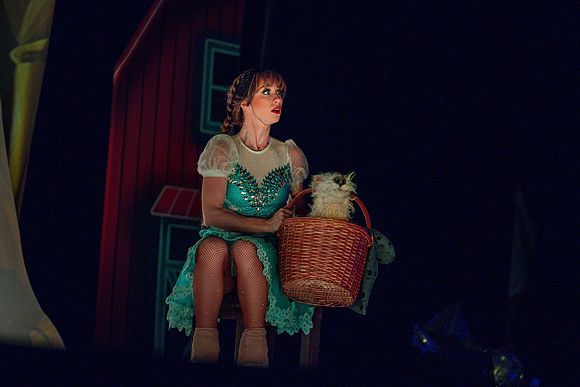 Wizard of Oz on Ice Center Stage Apr 2026