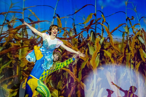 Wizard of Oz on Ice Center Stage Apr 2026