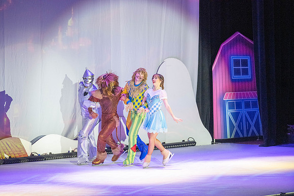 Wizard of Oz on Ice Center Stage Apr 2026