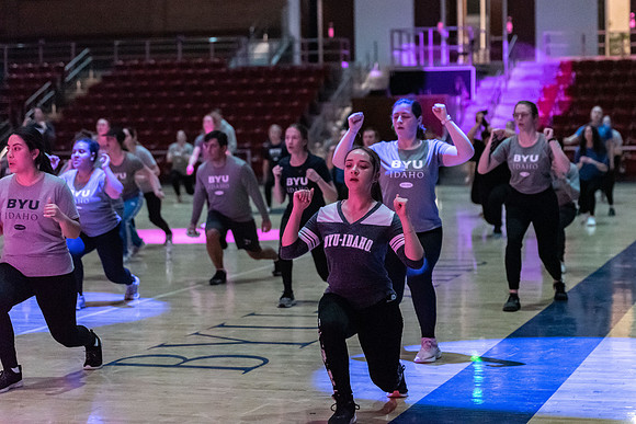 Students participating in the Winter 2023 Fitness Kickoff event.