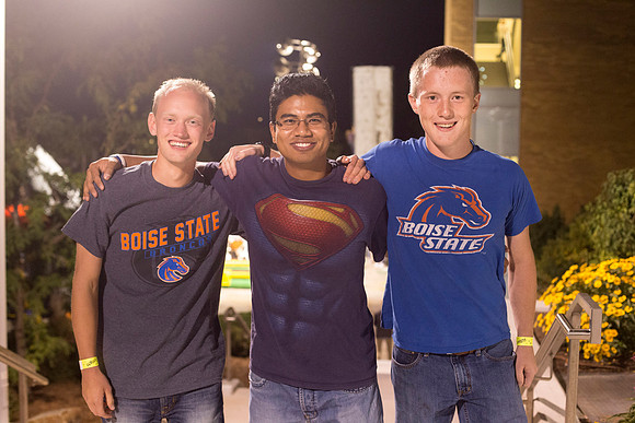 Students mix and mingle at I-Night!