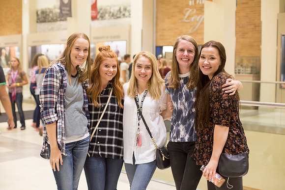 Students mix and mingle at I-Night!