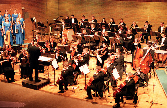 Collegiate Singers and Chamber Orchestra perform "Expressions of Faith."
