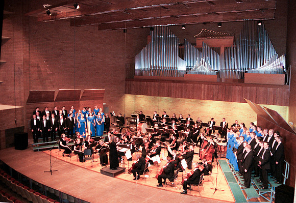 Collegiate Singers and Chamber Orchestra perform "Expressions of Faith."