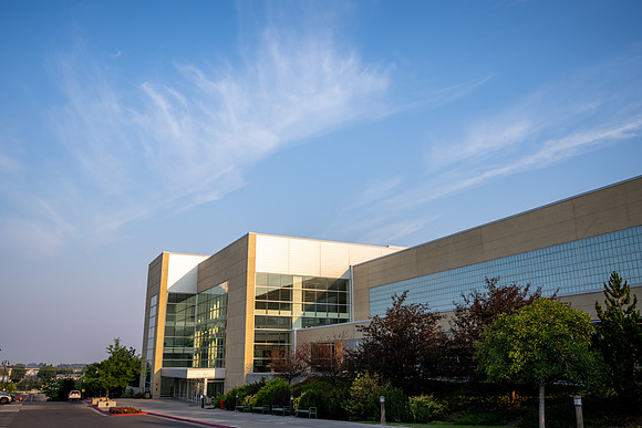 Campus Golden Light - Aug 2026