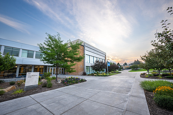 Campus Golden Light - Aug 2026