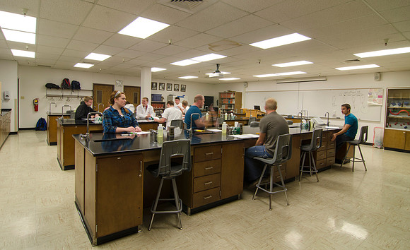 Students in the Microbiology Lab in the Ezra Taft Benson Building.