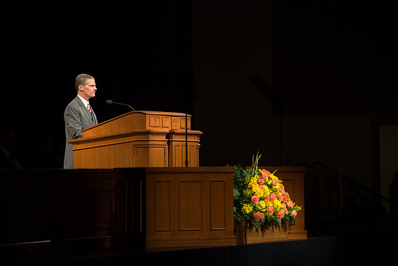 Elder Bednar visits BYU-Idaho and speaks at devotional.