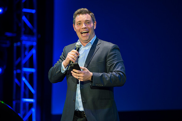 Jason Hewlett performs at Power to Become.