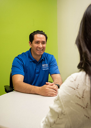 Students mentoring other students at the Mentor Hub at the Manwaring Center.