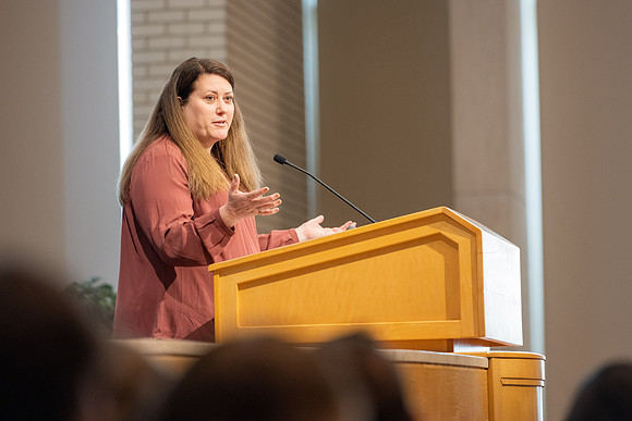 Jenifer Greenwood addresses students in the University Forum "Living the Plan Vs. Living the Dream"