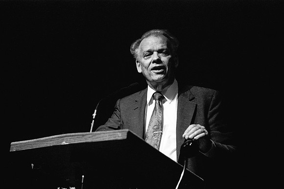 Elder Paul H. Dunn speaks to students at Ricks College during devotional