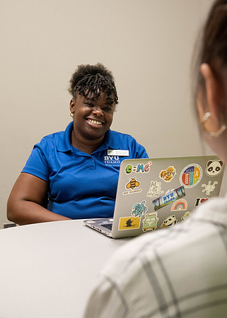 Students mentoring other students at the Mentor Hub at the Manwaring Center.