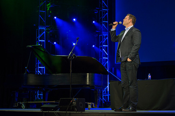 Jason Hewlett performs at Power to Become.